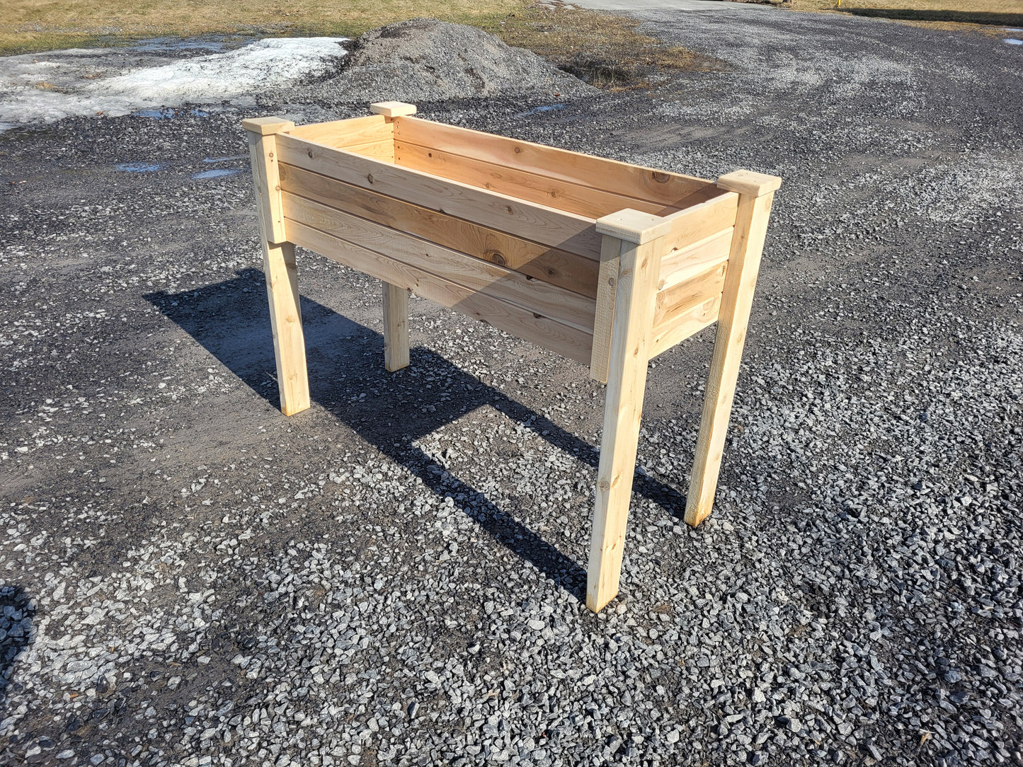 Raised garden bed